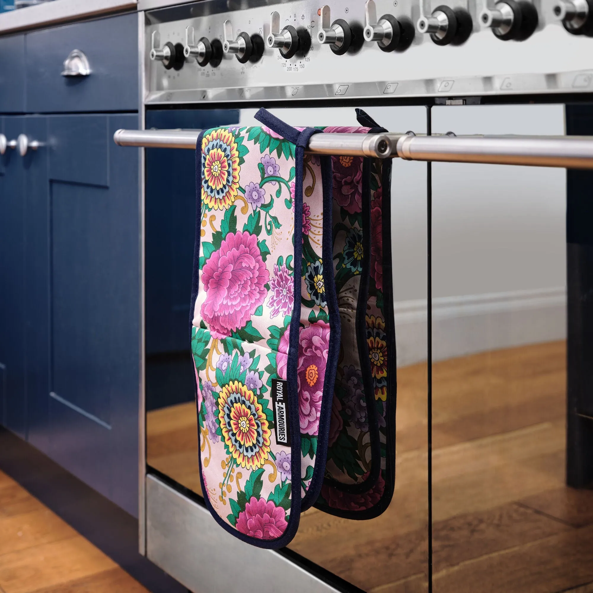 Indian Dagger Oven Gloves