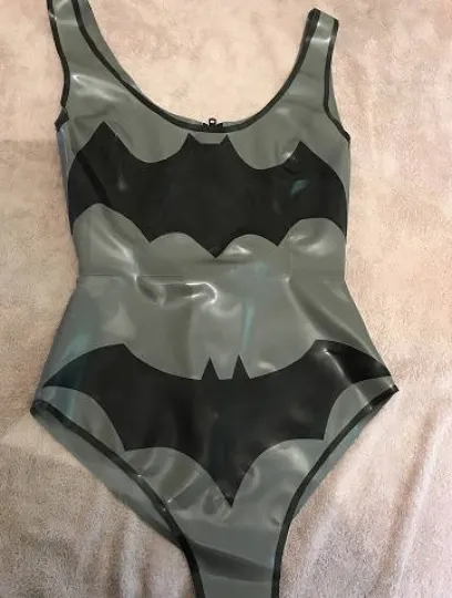 Latex Bat girl eyemask in Black.