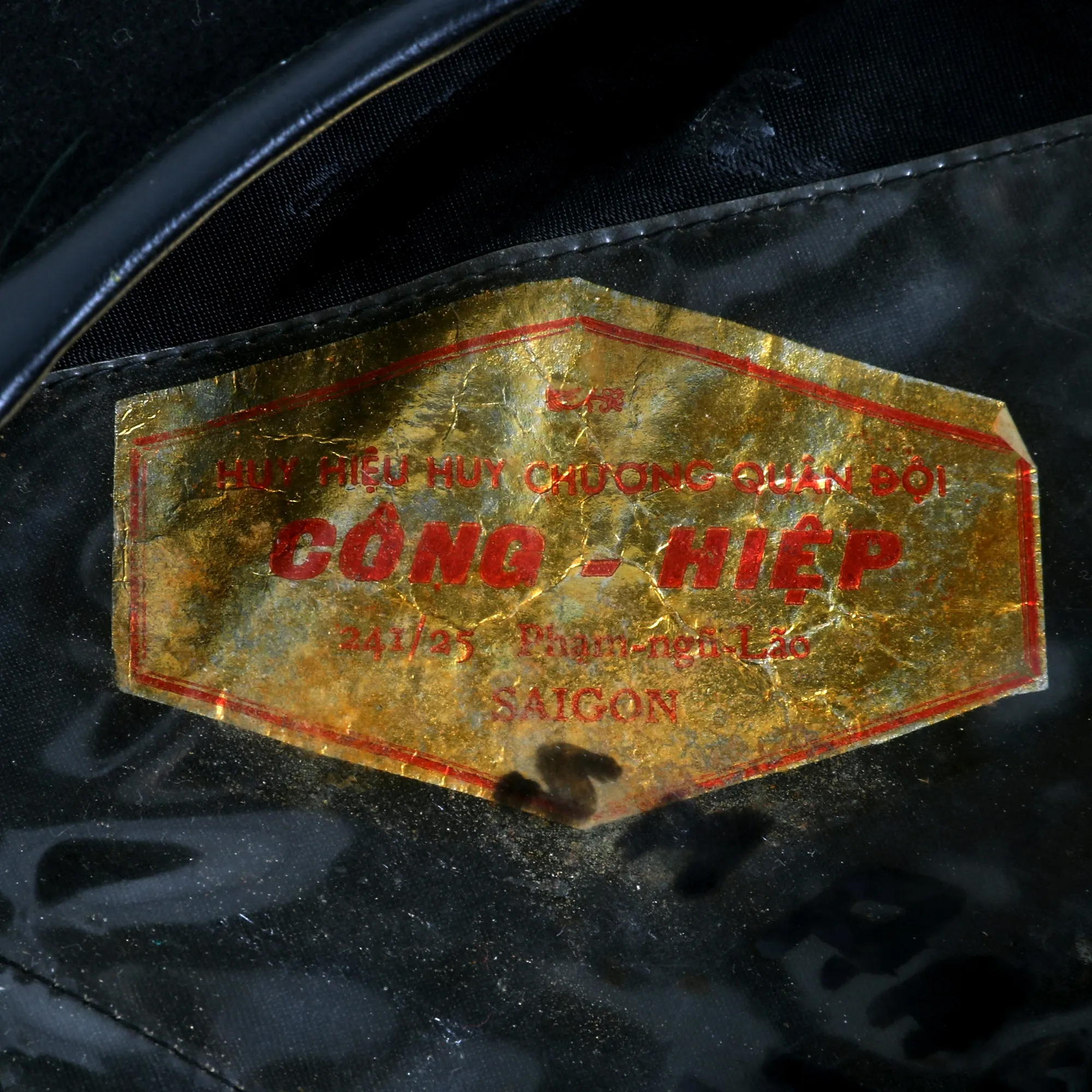 Original 1948 - 1954 South Vietnamese Nation Guard Black Beret with Badge and Foil Maker's Label