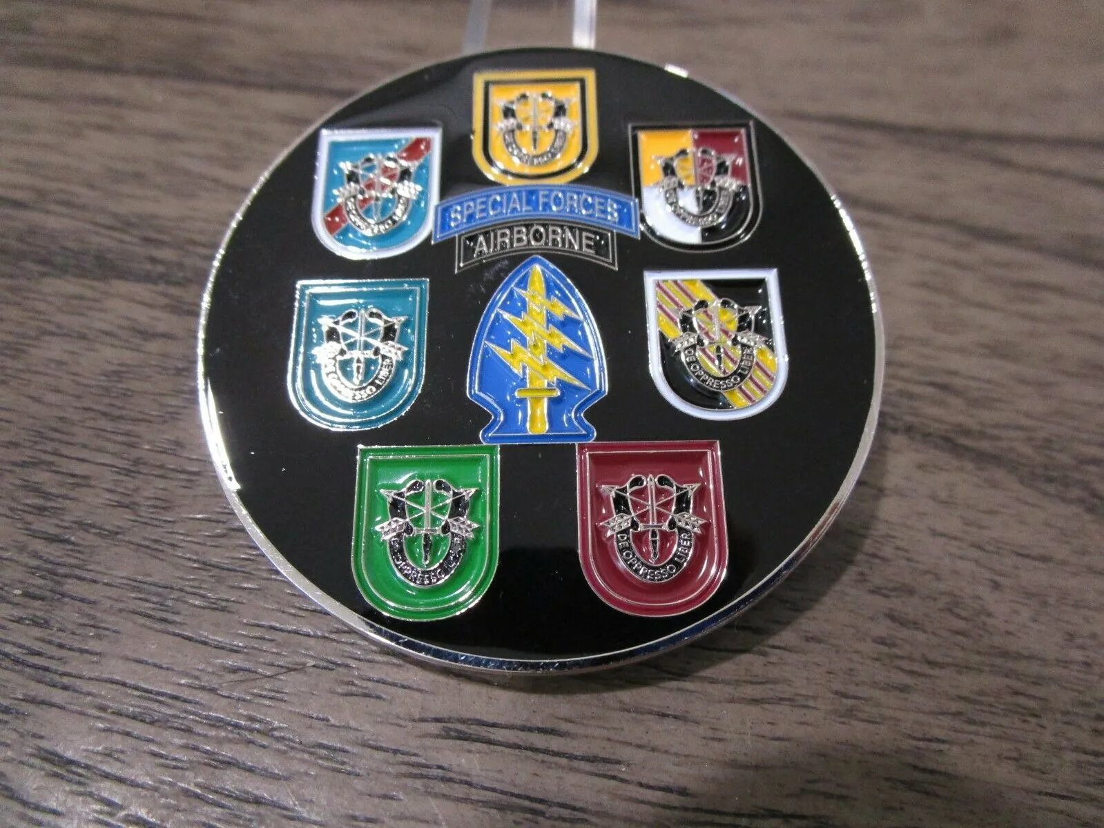 United States Army Special Forces Group Airborne Green Berets Skull Challenge Coin